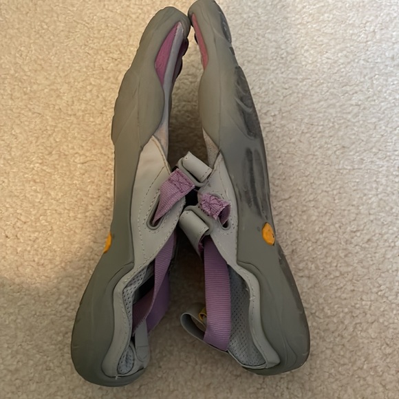Vibram five finger shoes - Picture 9 of 16